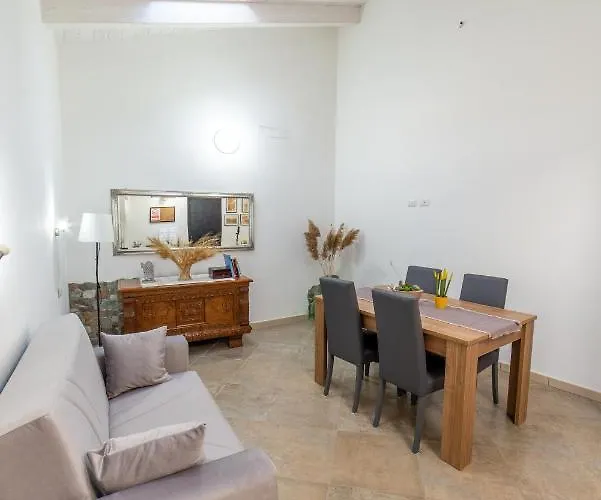 Civico 47 招待所 3*